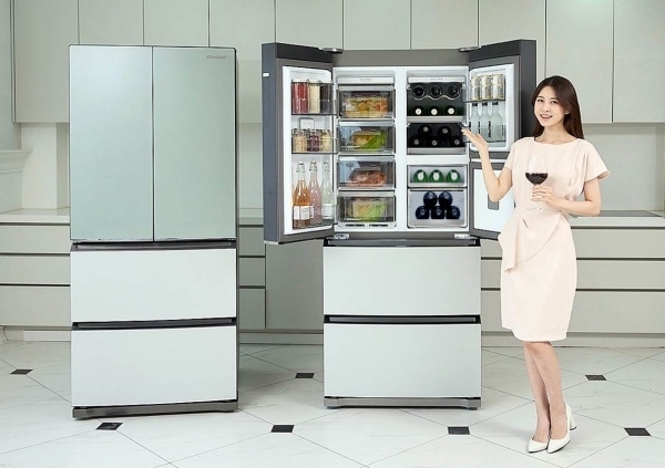 위니아딤채가 와인을 최적 상태로 보관할 수 있는 와인냉장고 기능을 겸비한 김치냉장고 ‘딤채 보르도 스페셜’을 출시했다. 사진ㅣ위니아딤채