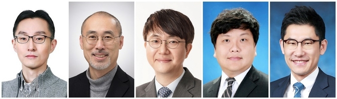 삼성의 삼성미래기술육성재단과 미래기술육성센터가 연구 지원중인 국내대표 연구진 485명의 연구 성과를 공유하고 토론을 나누는 2021 애뉴얼 포럼을 온라인으로 개최한다. 사진은 ‘2021 애뉴얼 포럼’에 참석하는 왼쪽부터 김지훈 서울대 교수, 안지훈 고려대 교수, 이장식 포스텍 교수, 황성주 카이스트 교수, 박정원 서울대 교수 사진. 사진ㅣ삼성전자