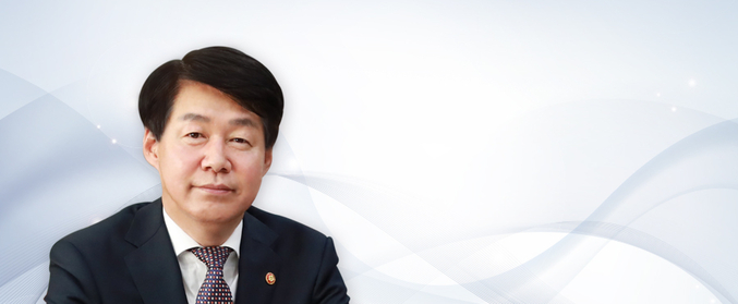 고용노동부(장관 안경덕, 사진)는 지난 26일 서울 페럼타워에서 온라인 비대면 방식으로 제6회 일.생활 균형 콘퍼런스를 개최했다. 사진 ㅣ 고용노동부