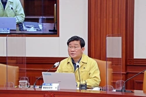 행정안전부(장관 전해철, 사진)는 9일 2020년 통계를 기준으로 교통사고,화재, 범죄, 생활안전, 자살, 감염병 등 6개 분야별 전국 지방자치단체의 안전수준을 나타내는 2021년 지역안전지수 결과를 발표했다. 사진 ㅣ행정안전부
