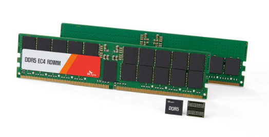 SK하이닉스가 업계 최초로 샘플 출하한 24Gb DDR5 D램 모습이다. 사진ㅣSK하이닉스