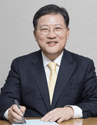 한국식품산업협회(회장 이효율, 사진)는 ㈜삼양식품, CJ제일제당㈜, 대상㈜, ㈜오뚜기와 함께 K-food 모조품 근절을 위한 공동협의체를 구성, 중국 최대 K-food 모조품 생산ㆍ유통기업인 청도태양초식품 등을 상대로 지식재산권 소송을 냈다. 사진 | 한국식품산업협회