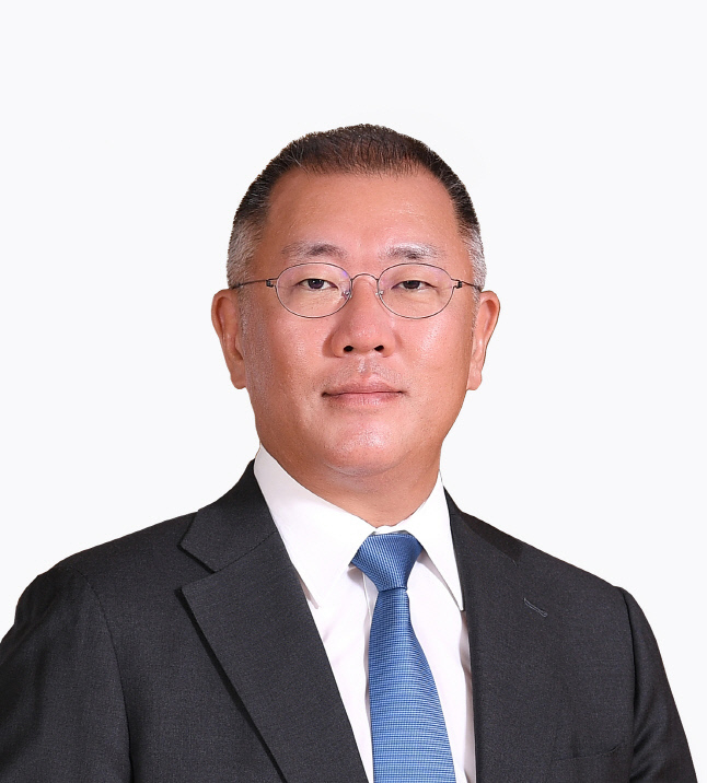 현대차그룹(정의선 회장. 사진)이 설 연휴를 앞두고 협력사의 자금부담을 완화하기 위해 납품대금(1조4402억원)을 미리 지급하기로 했다. 사진 | 현대차그룹