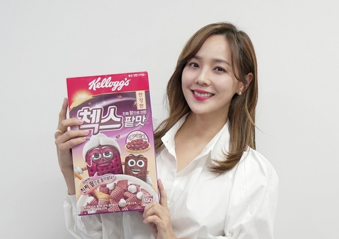 농심켈로그가 브랜드 모델 배우 유진과 함께 새해를 맞아 소외계층과 이웃들을 위해 식품 기부에 나섰다. 사진ㅣ농심켈로그