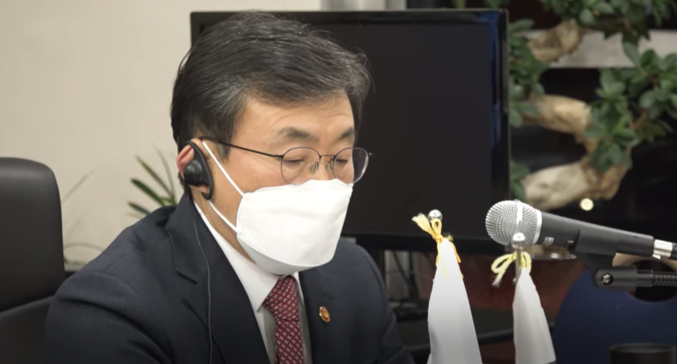 보건복지부(장관 권덕철, 사진)는 지난달 21일 국회에서 2022년 제1차 추가경정예산이 확정됨에 따라 어린이집 영유아·교직원에 대한 자가검사키트 무상지원을 본격 추진한다고 2일 밝혔다. 사진 ㅣ 보건복지부
