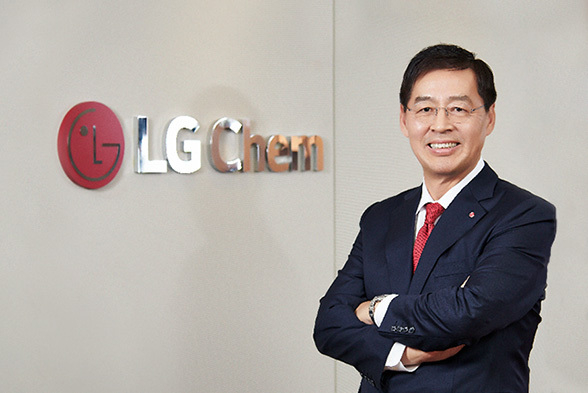LG화학(대표이사 신학철, 사진)이 삼표시멘트 및 엔지니어 업계 파트너들과 손잡고 폐플라스틱을 활용한 자원 선순환 생태계 구축에 나선다. 사진 ㅣ LG화학