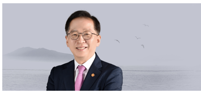  해양수산부(장관 조승환, 사진)는 여름 휴가철 방문객이 증가하는 해수욕장, 어촌체험휴양마을, 여객선 등 주요시설에 대한 방역 관리를 집중적으로 추진한다. 사진 ㅣ 해양수산부