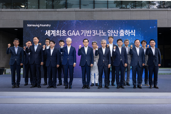 삼성전자는 GAA 트랜지스터 구조 연구를 2000년대 초부터 시작했으며, 2017년부터 3나노 공정에 본격 적용해 지난달 세계 최초로 GAA 기술이 적용된 3나노 공정 양산을 발표했다. 사진 ㅣ 삼성전자