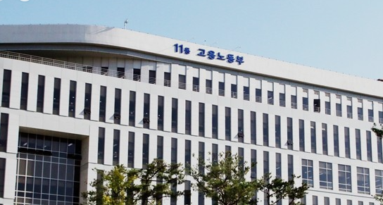  고용노동부 "중대재해처벌법" 적용 50억원 이상 건설공사 사망사고 분석 결과 올해 기계 장비에 의한 사망사고가 50%에 달한다면서, 전국 현장에 기계·장비 사망사고 발생 주의를 당부했다. 사진 ㅣ 고용노동부
