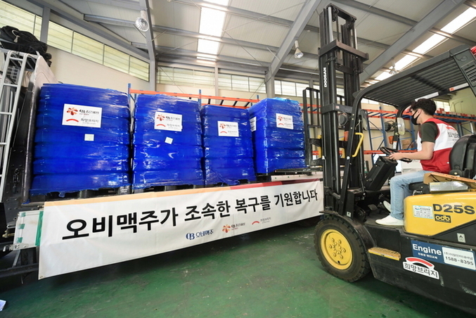 오비맥주가 희망브리지 전국재해구호협회를 통해 최근 서울 등 수도권에 집중된 폭우로 큰 피해를 입은 이재민에 생수 1만 620병을 긴급 지원한다. 사진 | 오비맥주