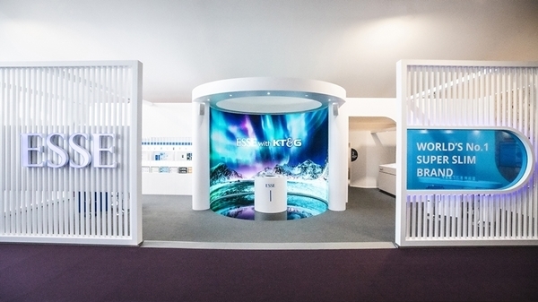 프랑스 칸(Cannes)에서 열린 '2022 세계면세박람회(TFWA)'에 참가한 KT&G의 부스 전경. 사진 ㅣ KT&G