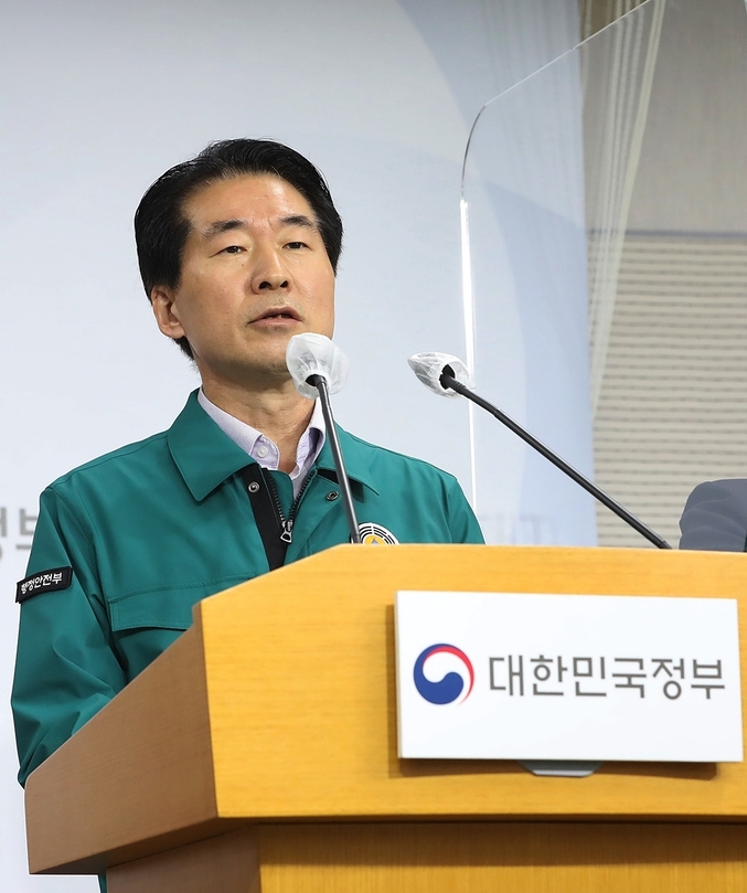 김성호 행정안전부 재난안전관리본부장이 지난 31일 오전 세종시 정부세종청사에서 '이태원 압사 참사' 관련한 중앙안전대책본부 회의 후 결과 브리핑을 하고 있다. 사진 | 행정안전부
