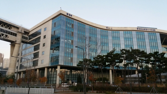  환경부(장관 한화진)와 한국환경공단(이사장 안병옥)은 유해화학물질 취급시설에 대해 안전관리 역량이 부족한 중소기업을 대상으로 화학사고 예방 무료 기술지원(컨설팅)을 해주는 '화학안전관리 지원사업'을 1월 26일부터 본격적으로 실시한다. 사진 ㅣ 환경부