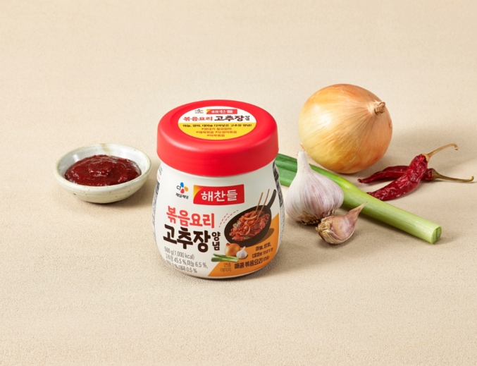 CJ제일제당(대표 손경식 최은석)의 장류 대표 브랜드 해찬들이 각종 볶음요리를 쉽게 만들 수 있는 <해찬들 볶음요리 고추장양념>을 출시했다고 23일 밝혔다. 사진 ㅣ CJ제일제당