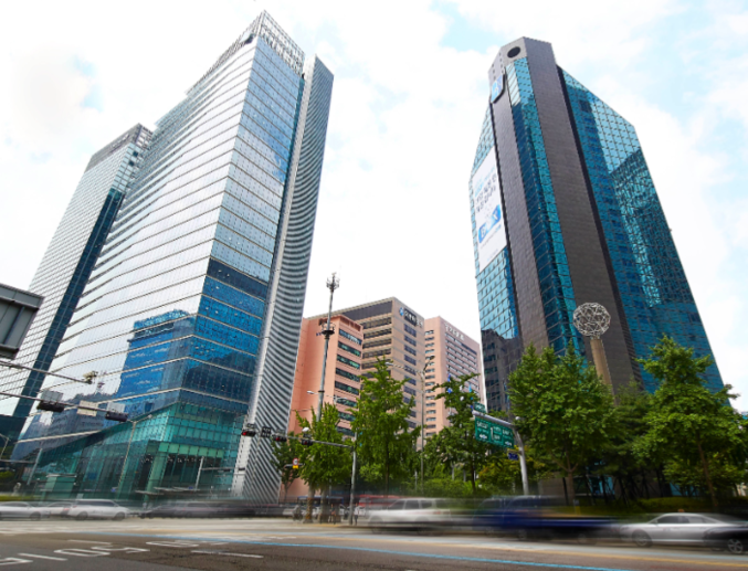 IBK기업은행(은행장 김성태)은 이달 말부터 은행권 최초로 취약계층의 은행 이용 관련 이체·출금·발급 수수료를 전액 면제한다고 1일 밝혔다. 사진 ㅣ IBK기업은행
