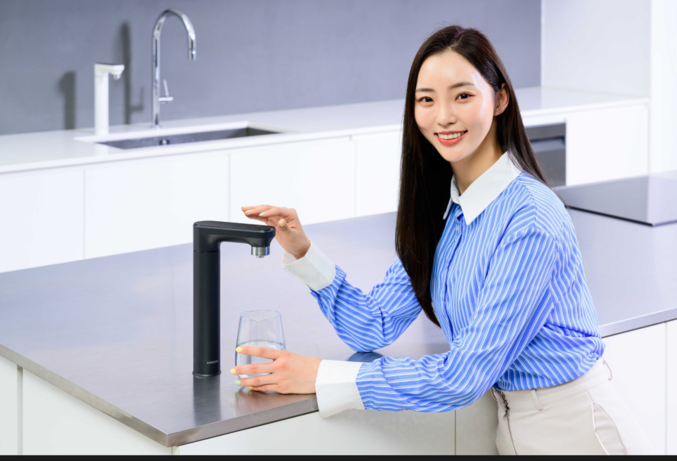 삼성전자(대표 한종희 경계현)가 1인 가구나 소형 가구에 적합한 비스포크 정수기 신제품을 출시했다고 13일 밝혔다. 사진 ㅣ 삼성전자