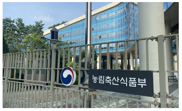 아프리카돼지열병(ASF) 중앙사고수습본부는 최근 강원도 화천 농장 발생(38차, 9.25.) 등 연중 발생 위험이 지속됨에 따라 오는 23일부터 31일까지 ‘접경지역 등 16개 발생 우려 시·군 대상 정부 합동 특별점검’을 추진한다. 사진 ㅣ 농림축산식품부