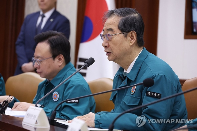  한덕수 국무총리가 23일 오전 서울 종로구 정부서울청사에서 열린 의사 집단행동 중앙재난안전대책본부 회의에서 발언하고 있다. 사진 ㅣ 연합뉴스