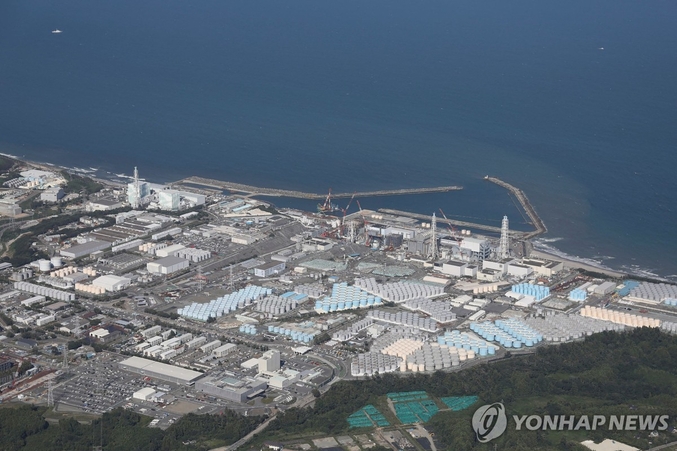 일본 도쿄전력은 4일 후쿠시마 제1원자력발전소 주변에서 전날 채취한 바닷물에서 검출 하한치를 초과하는 삼중수소(트리튬)가 나왔다고 밝혔다. 사진은일본 후쿠시마 제1원자력발전소. 사진 ㅣ 연합뉴스