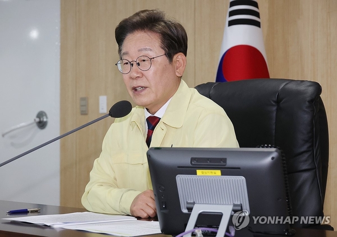 이재명 대통령은 "재난을 막을 수 있는데 부주의로 사고가 나면 엄정히 책임 물을 것"이라고 말했다. 이재명 대통령이 5일 서울 용산 대통령실에서 안전치안점검회의를 하며 발언하고 있다.. 사진 ㅣ 연합뉴스