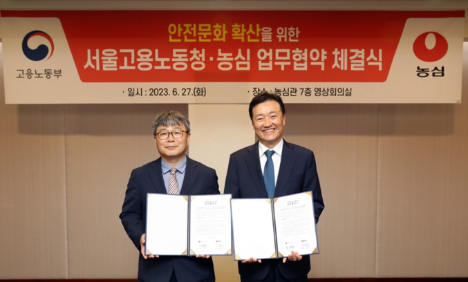 지난 2023년 6월, 서울 동작구 소재 농심 본사에서 서울지방고용노동청과 농심이 안전문화 확산을 위한 업무협약을 체결했다. 사진 오른쪽부터 이병학 농심 대표이사, 노길준 서울지방고용노동청장. 사진 | 농심