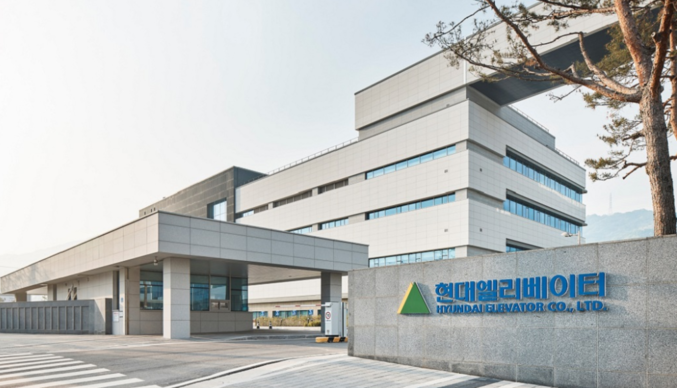 현대그룹의 핵심계열사인 현대엘리베이터는 안전 경영 활동을 통한 회사의 지속 가능 경영에 더욱 박차를 가하고 있다. 사진은 현대엘리베티어 충주 본사 전경. 사진 | 현대그룹
