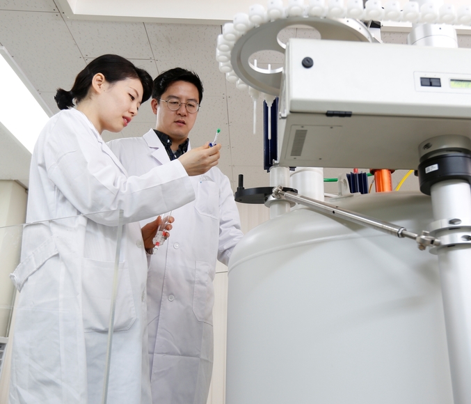 금호석유화학그룹이 글로벌 수요 침체와 중국산 공급과잉에 대응하기 위해 R&D 확대에 나서고 있다. 사진 | 금호석유화학