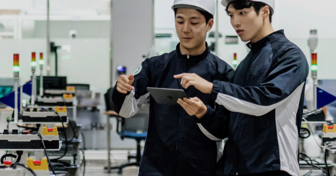 두산은 두산의 Credo에 따라 안전하고 청결한 환경은 우리 모두와 가족 사회에 대한 책임이자 핵심가치로 인식하고 있으며, EHS ( Environment, Health & Safety) 경영 체계를 구축하고, Global Standard를 준수하기 위해 최선을 다하고 있다. 사진 | 두산에너빌리티