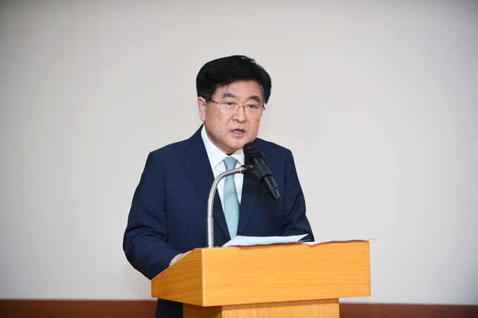  HD현대(대표 정기선,권오갑)가 3일 주요 계열사의 사장단 전체 회의를 소집, 최근 급변하고 있는 대·내외 경영환경에 대한 대응 전략을 논의했다. 사진 | HD현대