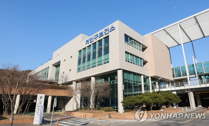 경기도 용인의 한 기숙학원서 결핵환자가 발생했다. 보건당국이 접촉자 300명을 대상으로 한 감염검사에 나섰다. 결핵은 결핵균으로 생기는 호흡기 감염병으로 국가 2급 전염병이며, 주로 기침·재채기, 대화 등을 통해 전파된다. 사진;ㅣ 연합뉴스