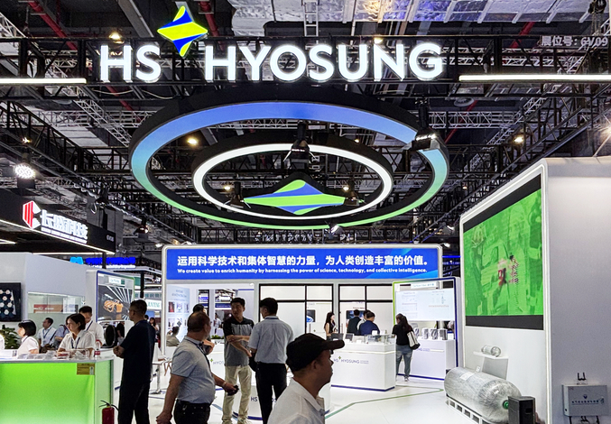 중국 상하이에서 진행되고 있는 'CCE 2025'에 참가한 HS효성첨단소재 부스 전경. 사진 | HS효성