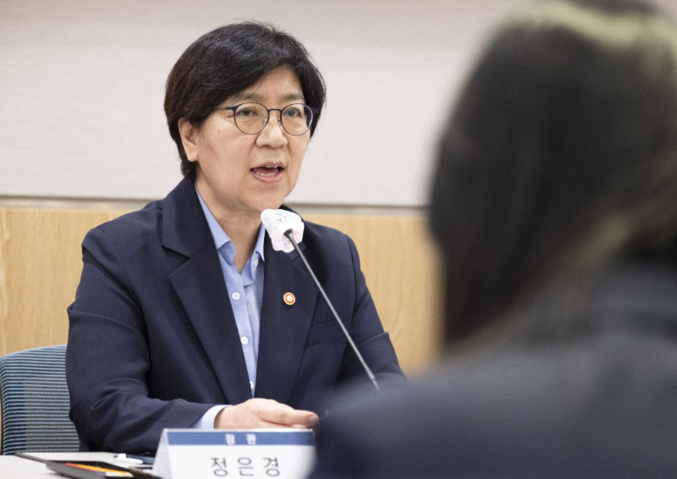 숙원이던 공공의대 설립 법안이 금년중 마련될 것 걑다. 사진은 22일 보건복지부 출입기자단과 정책간담회를 가진 정은경 장관. 사진 ㅣ 동아일보(보건복지부 제공)