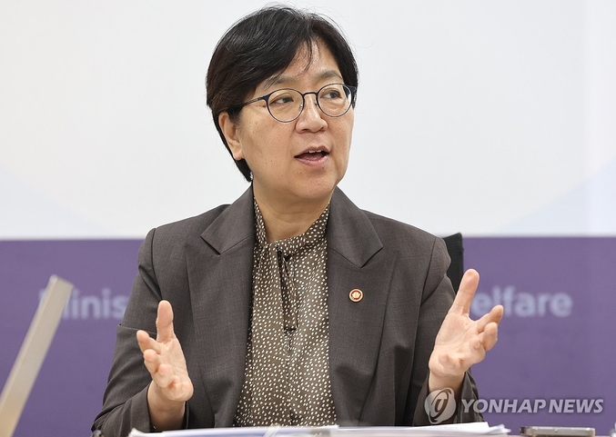 정은경 보건복지부 장관은 연합뉴스와 가진 단독 인터뷰에서 "전공의 복귀 후 병원 상황이 어느 정도 정상화되고 있다"며, "작년 2월 발령된 보건의료위기 '심각' 경보를 추석 연휴 이후 해제한다"고 밝혔다. 사진 ㅣ 연합뉴스