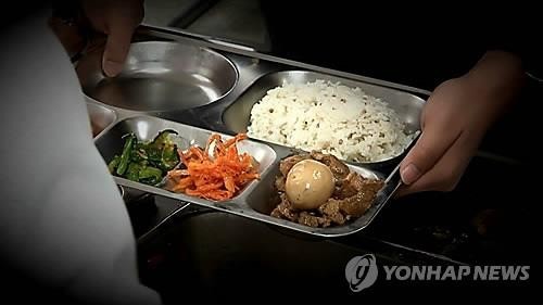 충북의 여러 군부대서 식중독 의심 신고가 늘어나고 있다. 이들 중 100여명이 식중독 증상을 호소하고 있다. 추석을 맞아 식중독에 각별한 주의가 요구된다. 사진 ㅣ 연합뉴스