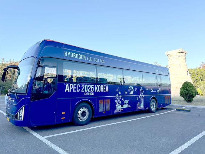 SK이노베이션이 지원하는 APEC CEO 서밋 행사의 수소 셔틀버스 모습. 사진 | SK이노베이션 