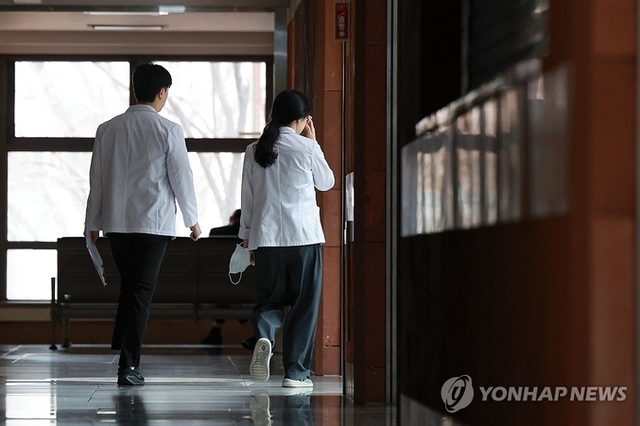 전공의 태도가 달라졌다. "정부가 특례 열어준다면 복귀할 수 있다"