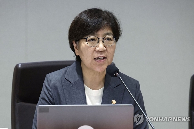 정은경 복지부 장관 "특혜 지적 알지만, 일방적 정책으로 시작된 것 감안해야"