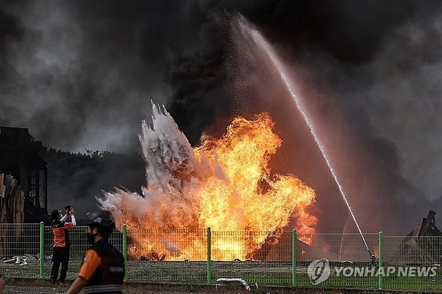 경북 영천 화장품 원료 제조공장 대형 화재..폭발사고로 4명 실종 및 중경상