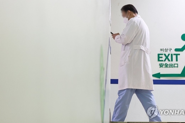 의정갈등 마침표 눈앞…전공의·의대생 제자리로