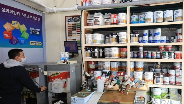 [이란전쟁 불똥] ⓺페인트 업계 비상...정부, 화학물질 수입에 ‘등록절차 특례’ 부여