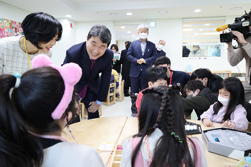 정부가 '자유의 가치와 든든한 연대가 만드는 희망의 대한민국' 실현을 위한 '2023년 핵심 사회정책 추진계획'을 발표하고, <br>
사회약자 지원 및 격차 해소를 위해 범부처 사회위기 대응 TF 운영한다. 사진 | 교육부