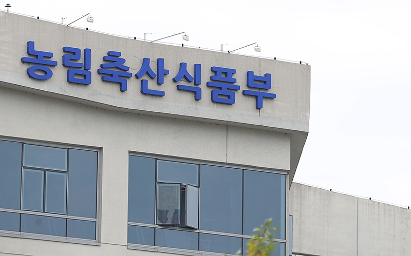 농림축산식품부는 이달 산불 피해를 본 농업인을 대상으로 영농활동 긴급 지원대책을 추진한다. 사진 | 농림축산식품부