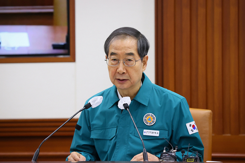 한덕수 국무총리는 15일 지진 위기경보 단계가 '주의' 단계로 상향됨에 따라 관계 부처에 긴급지시를 내렸다. 사진 | 국무총리실