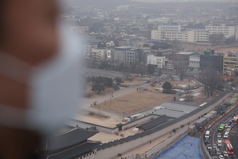 계절관리제 시행에도 지난해 12월부터 올해 3월까지 초미세먼지(PM-2.5) 평균 농도는 24.6㎍/㎥으로 전년 같은 기간(23.2㎍/㎥) 대비 6% 증가한 것으로 나타났다. 사진 | 환경부
