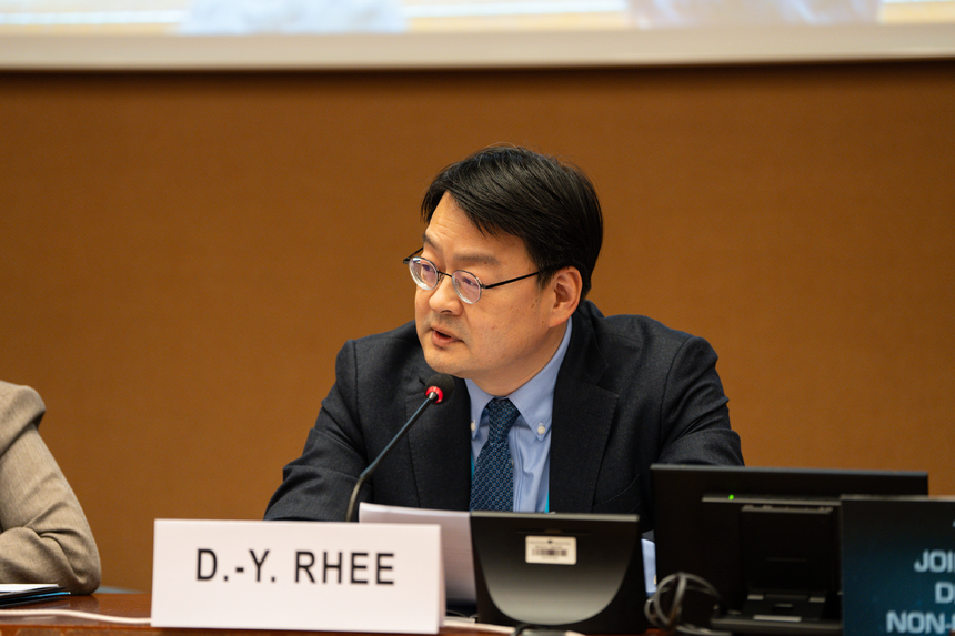 교부(장관 박진)가 유엔군축실(UNODA: UN Office for Disarmament Affairs)과 공동으로 주최하는 제22차 한-유엔 군축·비확산회의가 '군사영역에서의 인공지능(AI) 거버넌스'를 주제로 지난 4일 스위스 제네바에서 개회하여 이틀간의 회의 일정을 시작한 가운데 이동렬 국제안보대사가 발언하고 있다. 사진 | 외교부