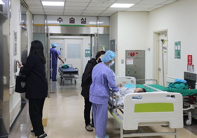정부가 1차, 2차, 상급종합 병원의 역할을 '정상적인 의료전달체계'에 맞게 집중적으로 손질하기로 했다. 사진 | 연합뉴스