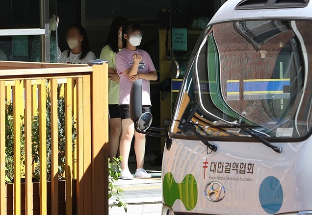 2023년 국내 결핵환자는 1만 9540명이 발생해 전년 대비 4.1% 감소했하면서 2011년 최고치 이후 12년 연속 결핵환자 발생 감소세를 이어갔다. 출처 | 질병관리청