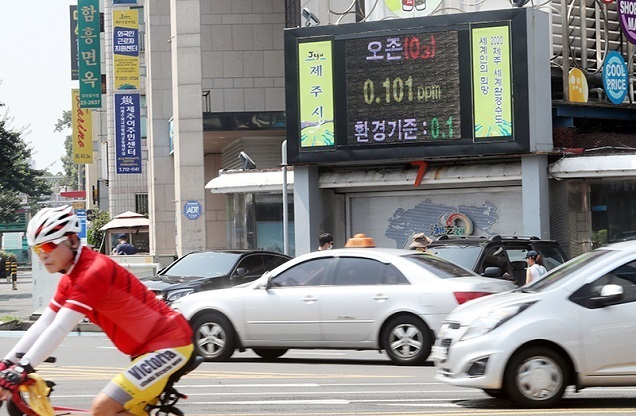 여름철 농도 높아지는 ‘오존’ 감소를 위해 관련 배출 사업장 등에 대해 집중 관리가 실시된다. 사진 | 환경부